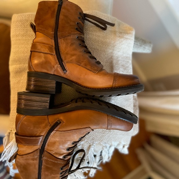 Taos Crave Tan Leather Boots - Picture 2 of 5
